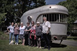 Caravane baleine, le Grand B et les habitantes